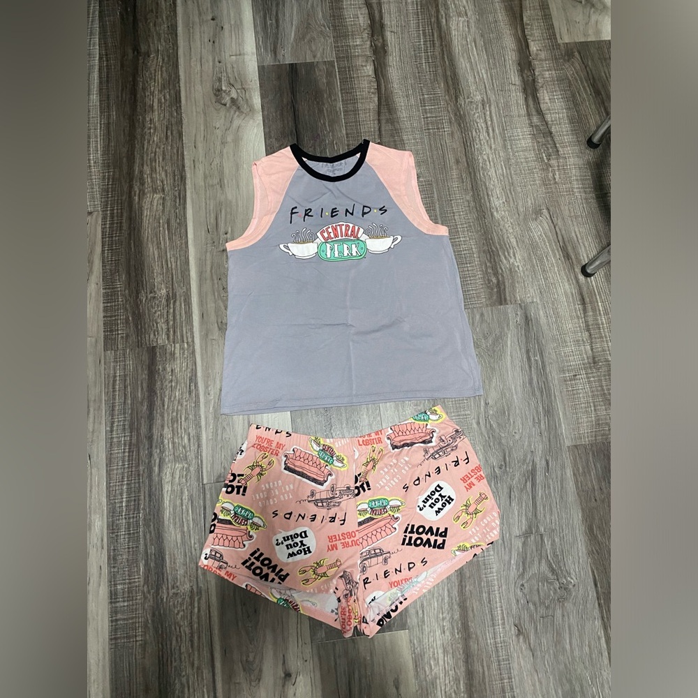 Friends 2 pc Women's Pajama set Size Medium